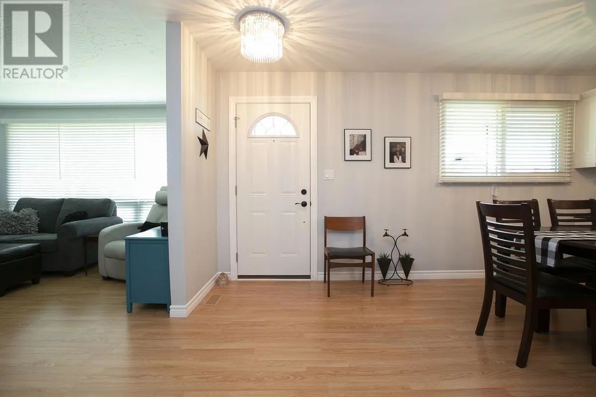 17 Wawanosh AVE