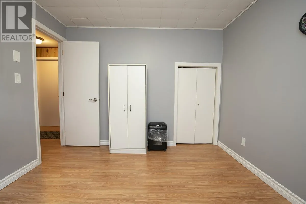 17 Wawanosh AVE