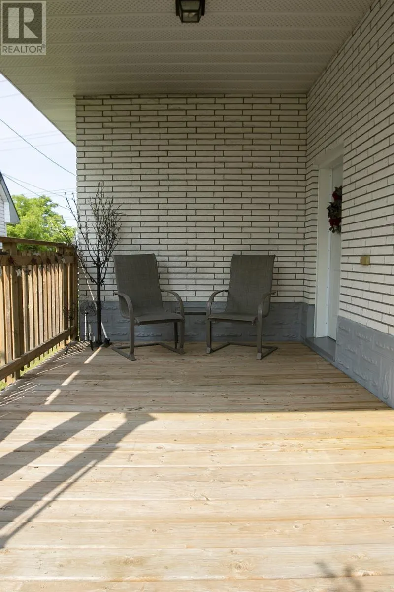 17 Wawanosh AVE