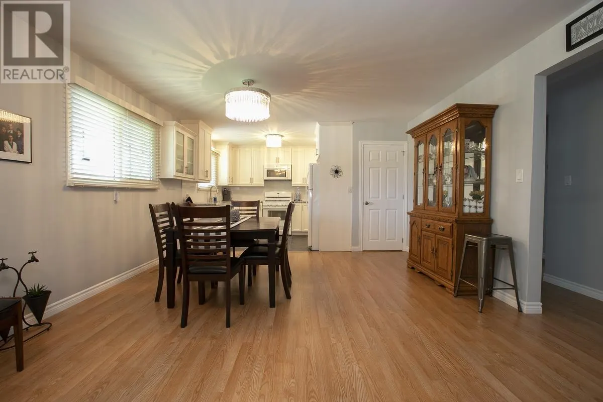 17 Wawanosh AVE