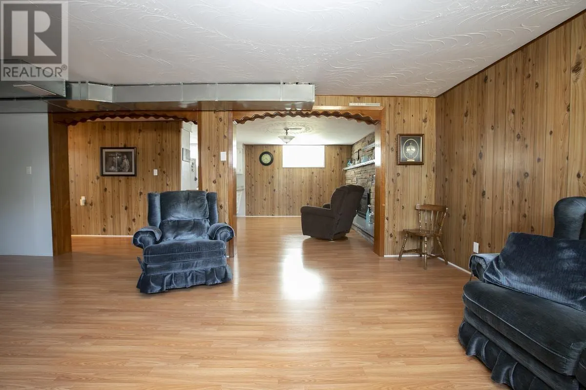17 Wawanosh AVE