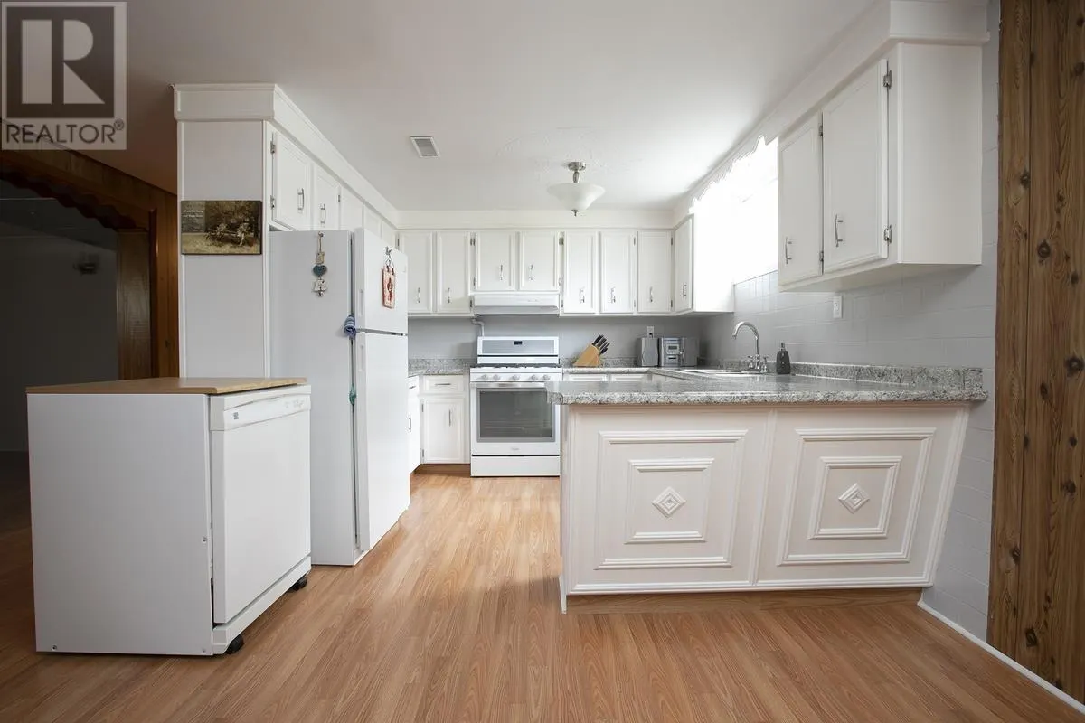 17 Wawanosh AVE