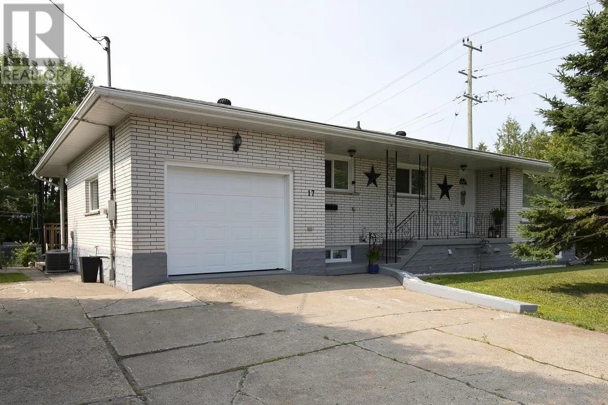 17 Wawanosh AVE