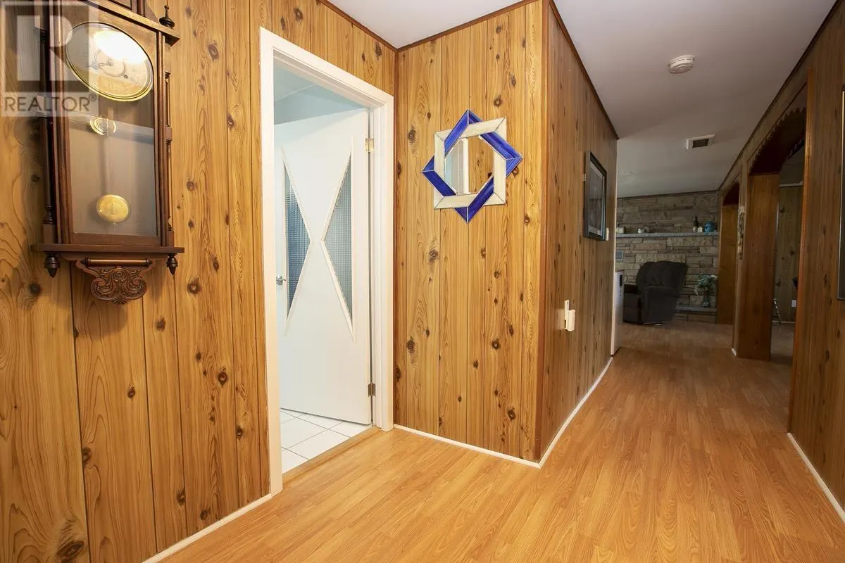 17 Wawanosh AVE
