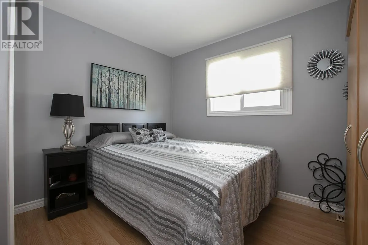 17 Wawanosh AVE
