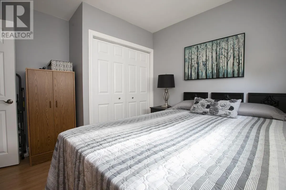 17 Wawanosh AVE
