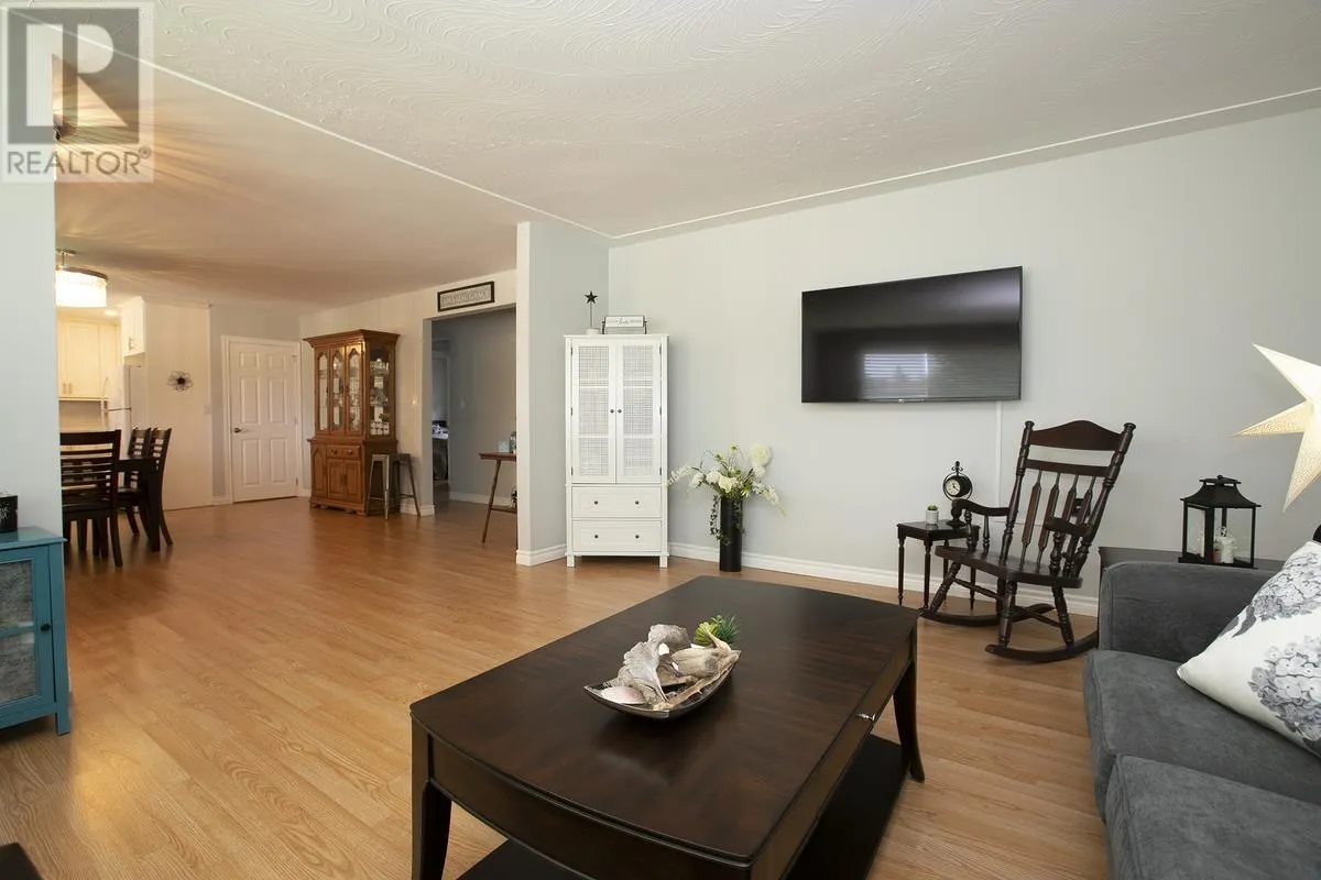 17 Wawanosh AVE