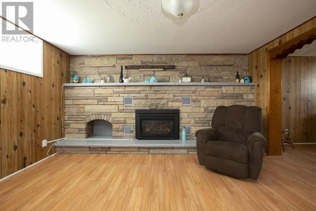 17 Wawanosh AVE