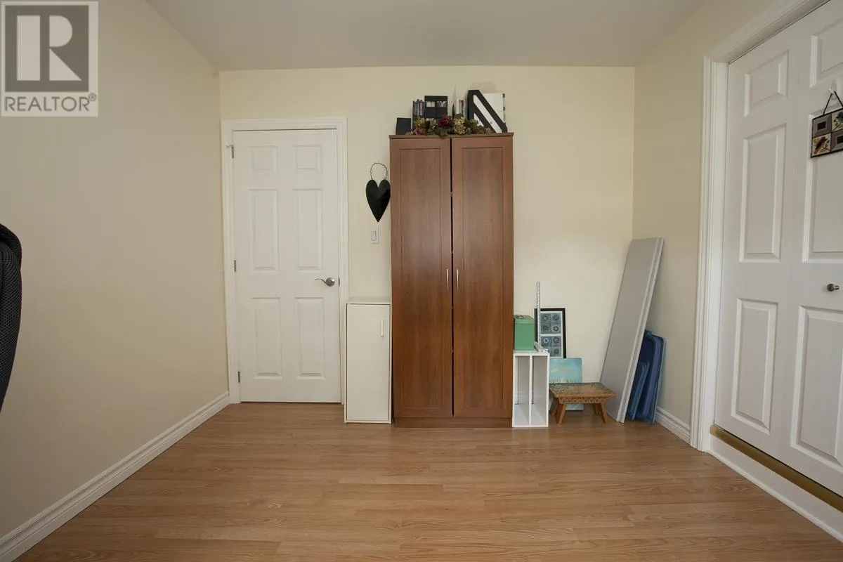 17 Wawanosh AVE