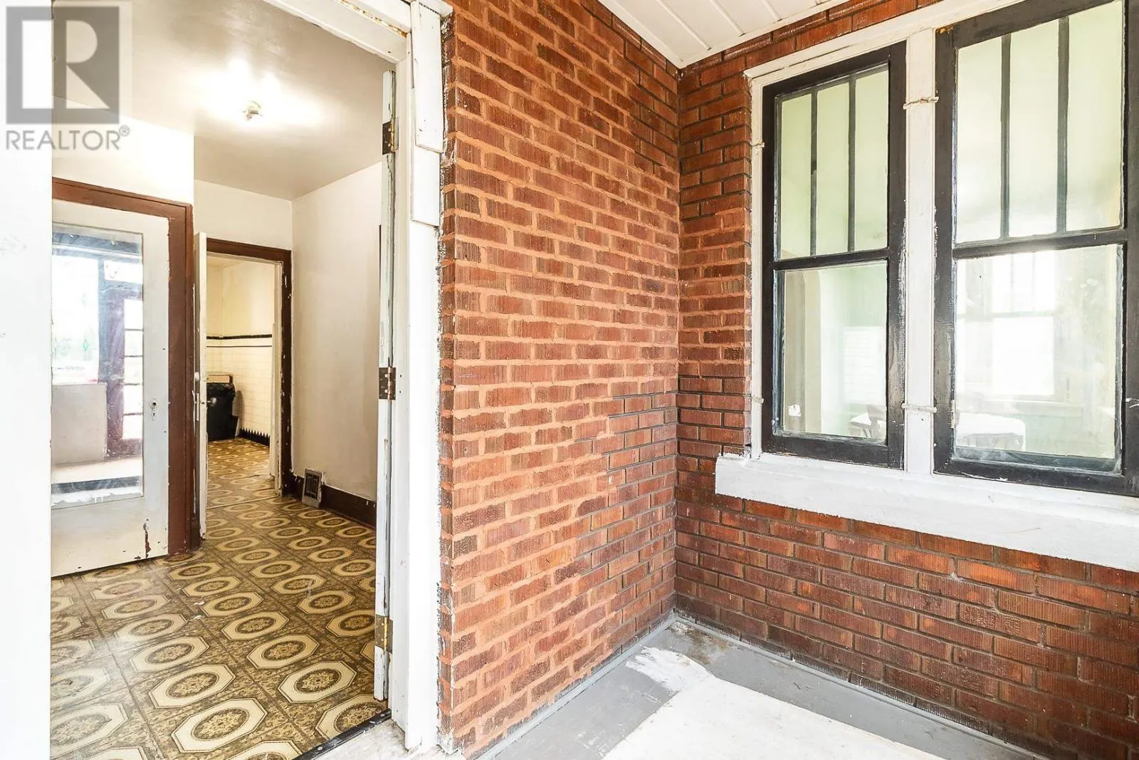 244 Albert ST W