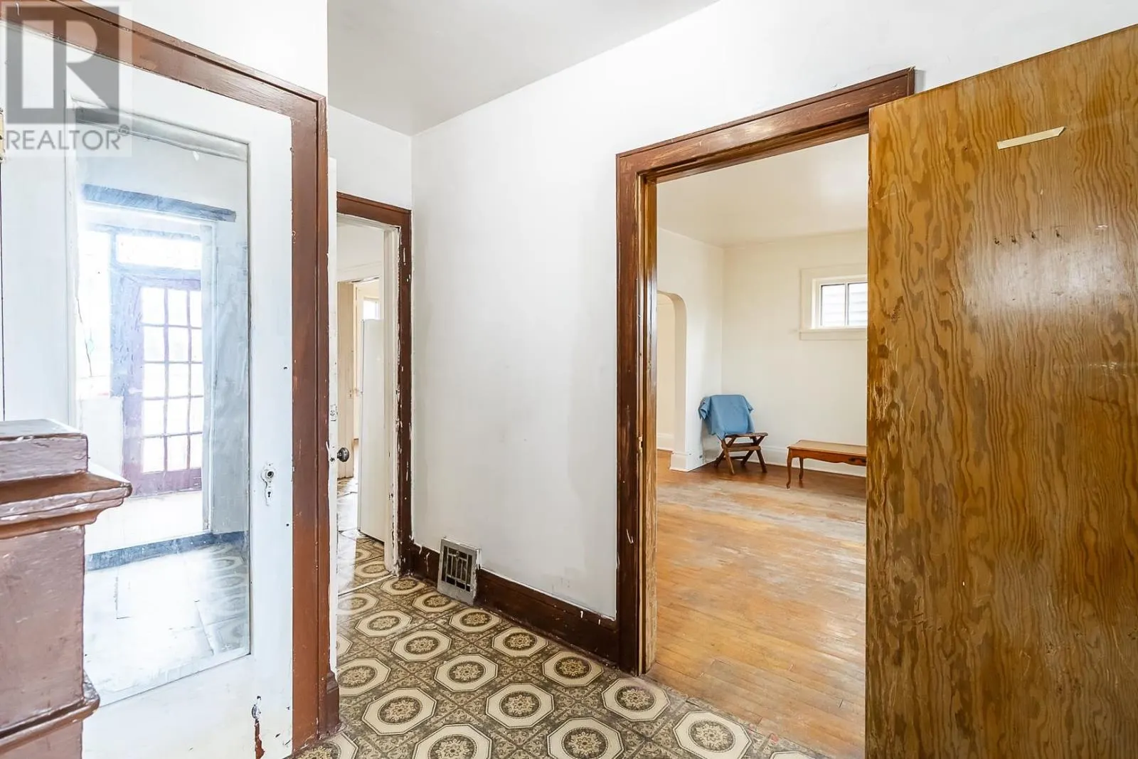 244 Albert ST W