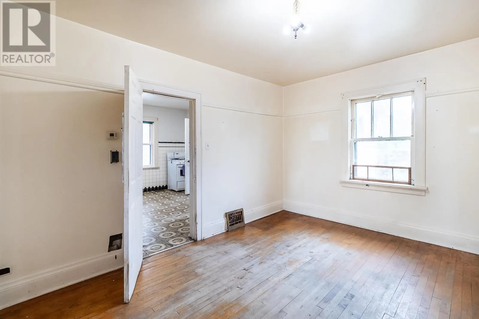 244 Albert ST W