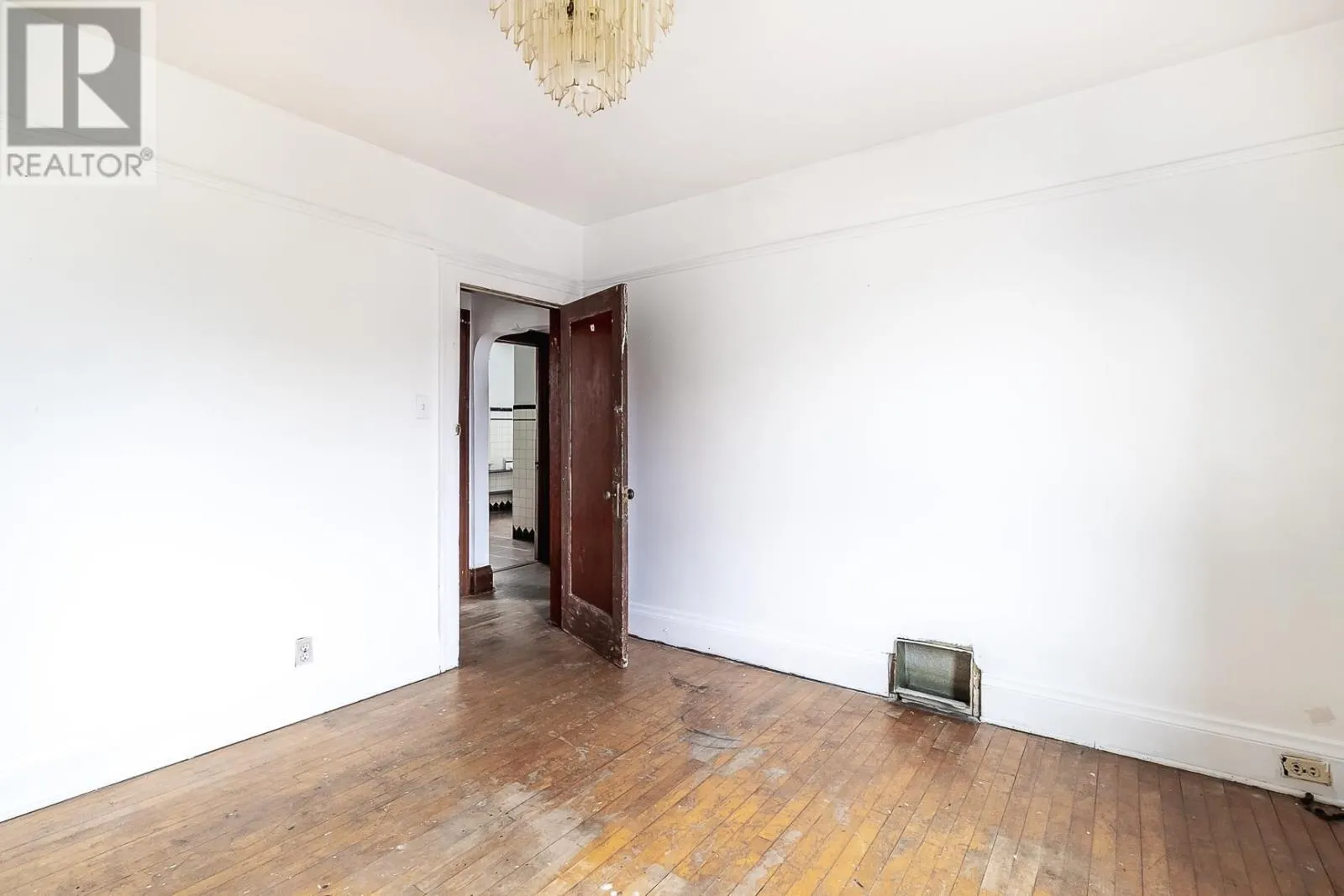 244 Albert ST W