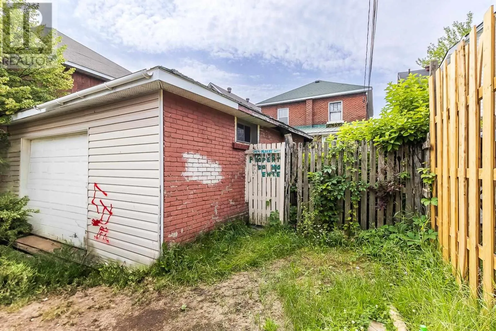 244 Albert ST W