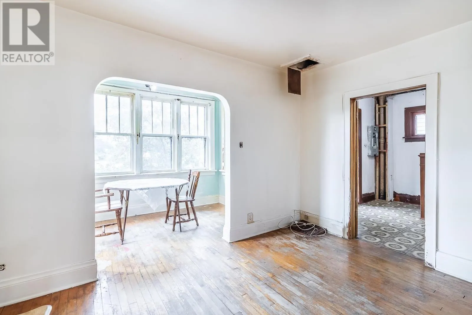 244 Albert ST W