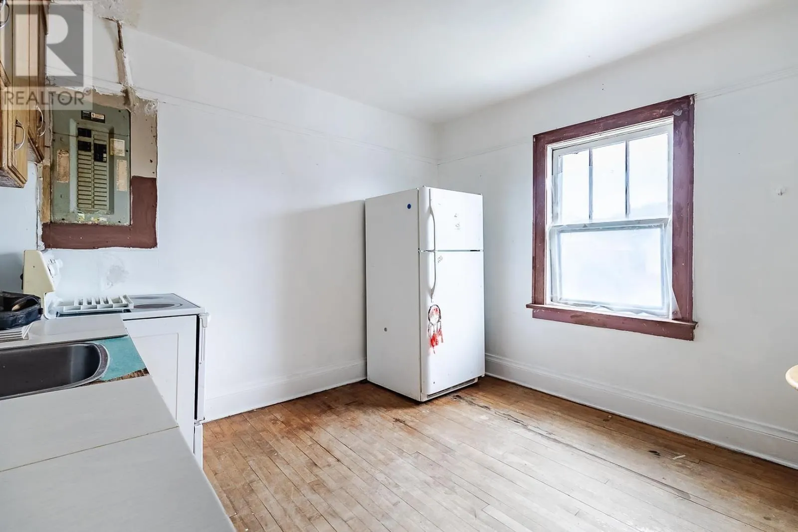 244 Albert ST W