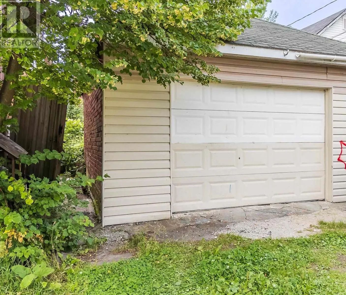 244 Albert ST W