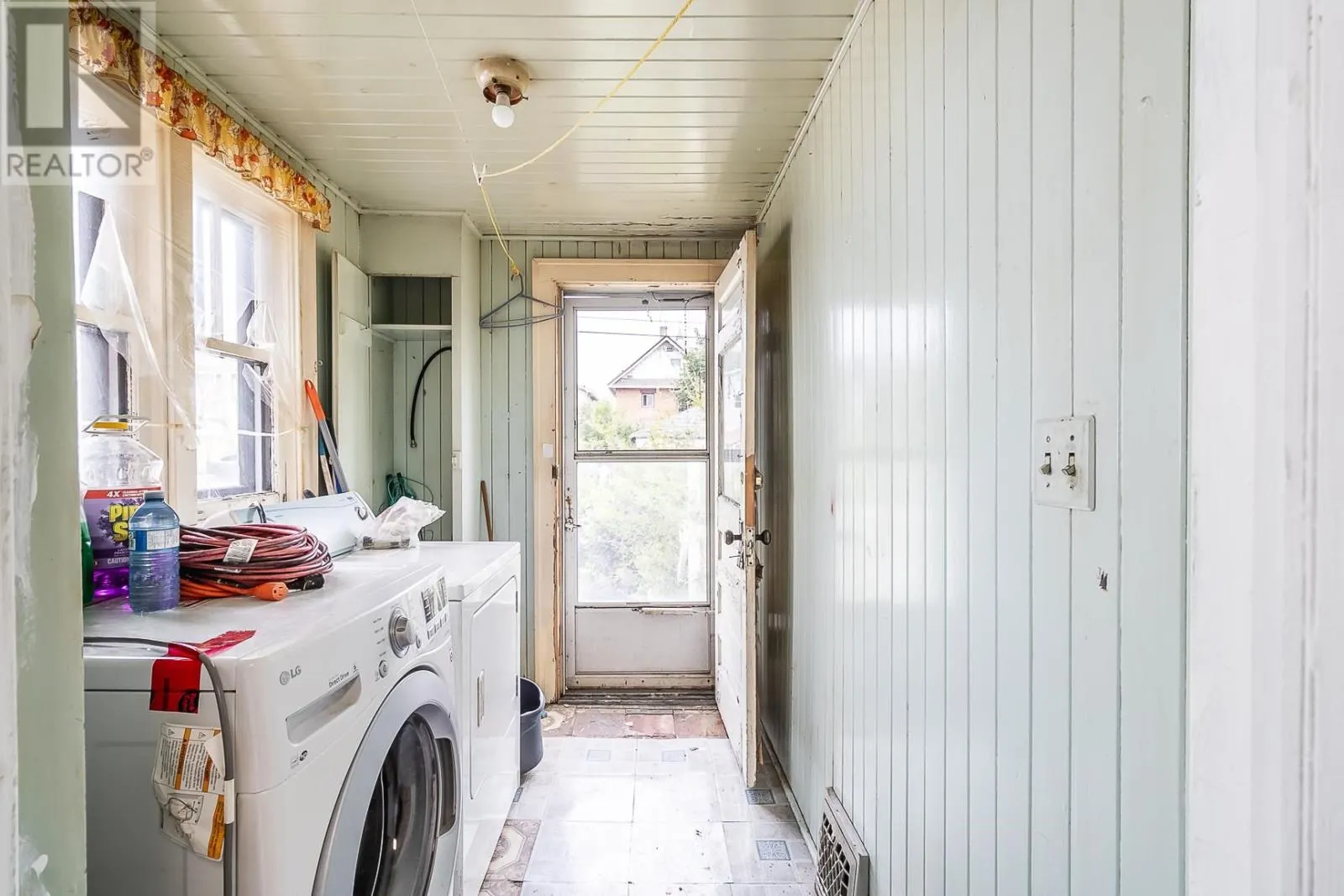 244 Albert ST W