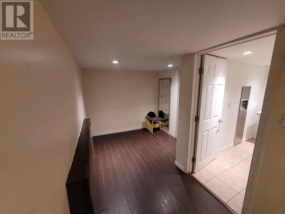 331 Wellington ST W
