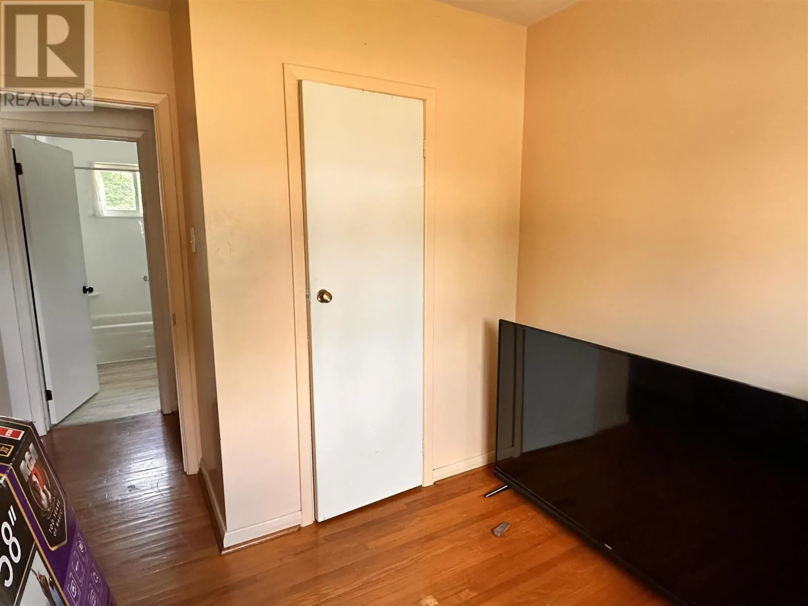 60 Central AVE