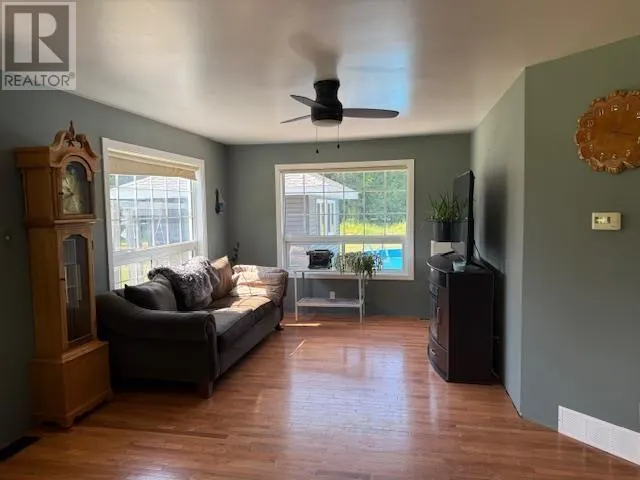 591 Highway 552 E