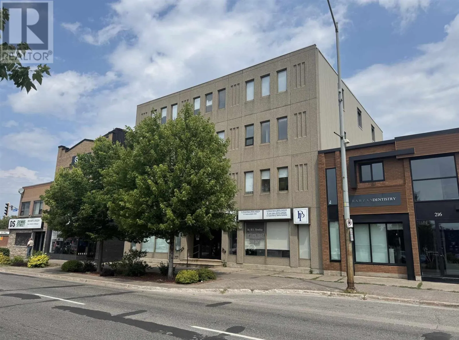 212 Queen ST