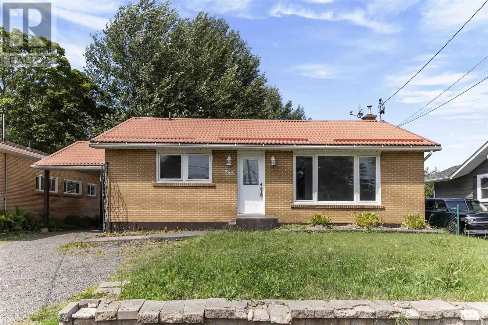253 Lake ST