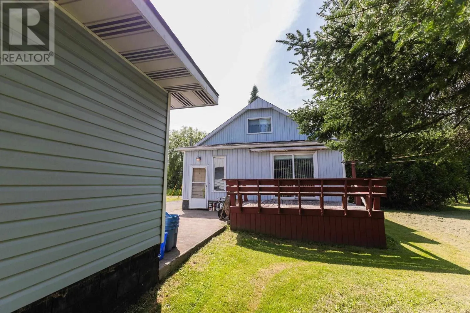 384 Laurier AVE