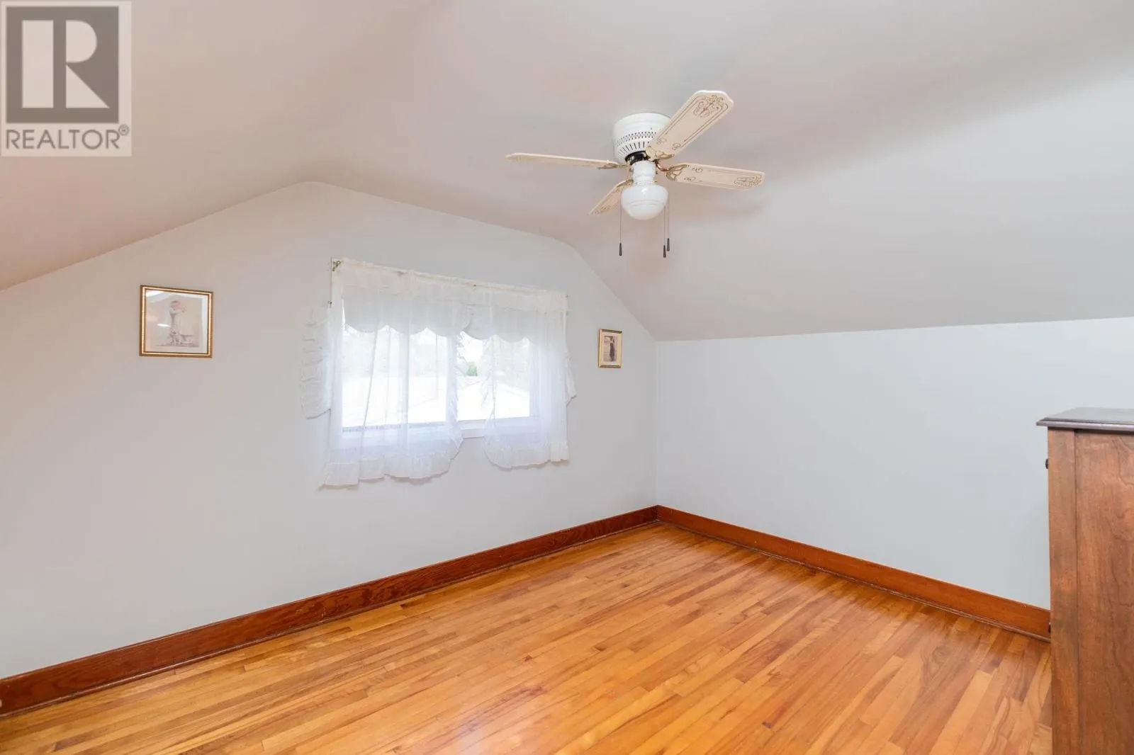 384 Laurier AVE