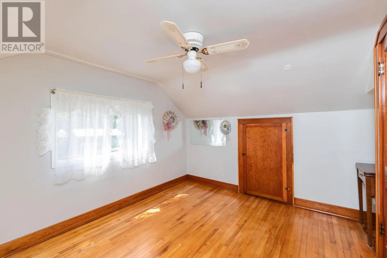 384 Laurier AVE