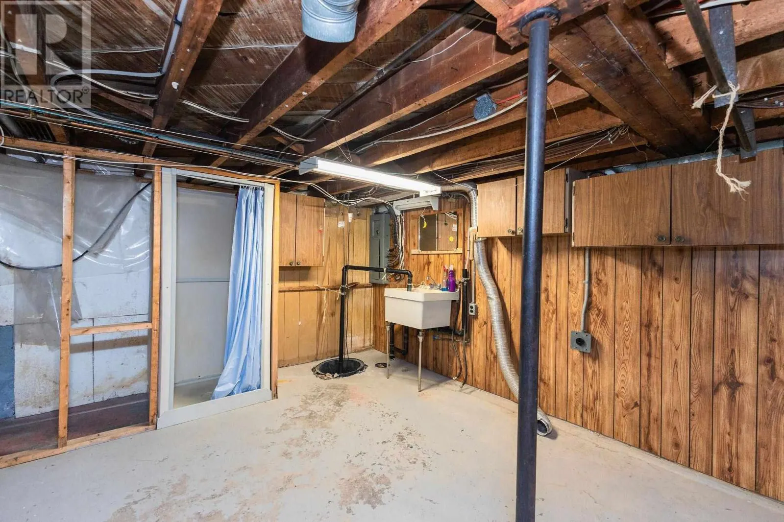 384 Laurier AVE