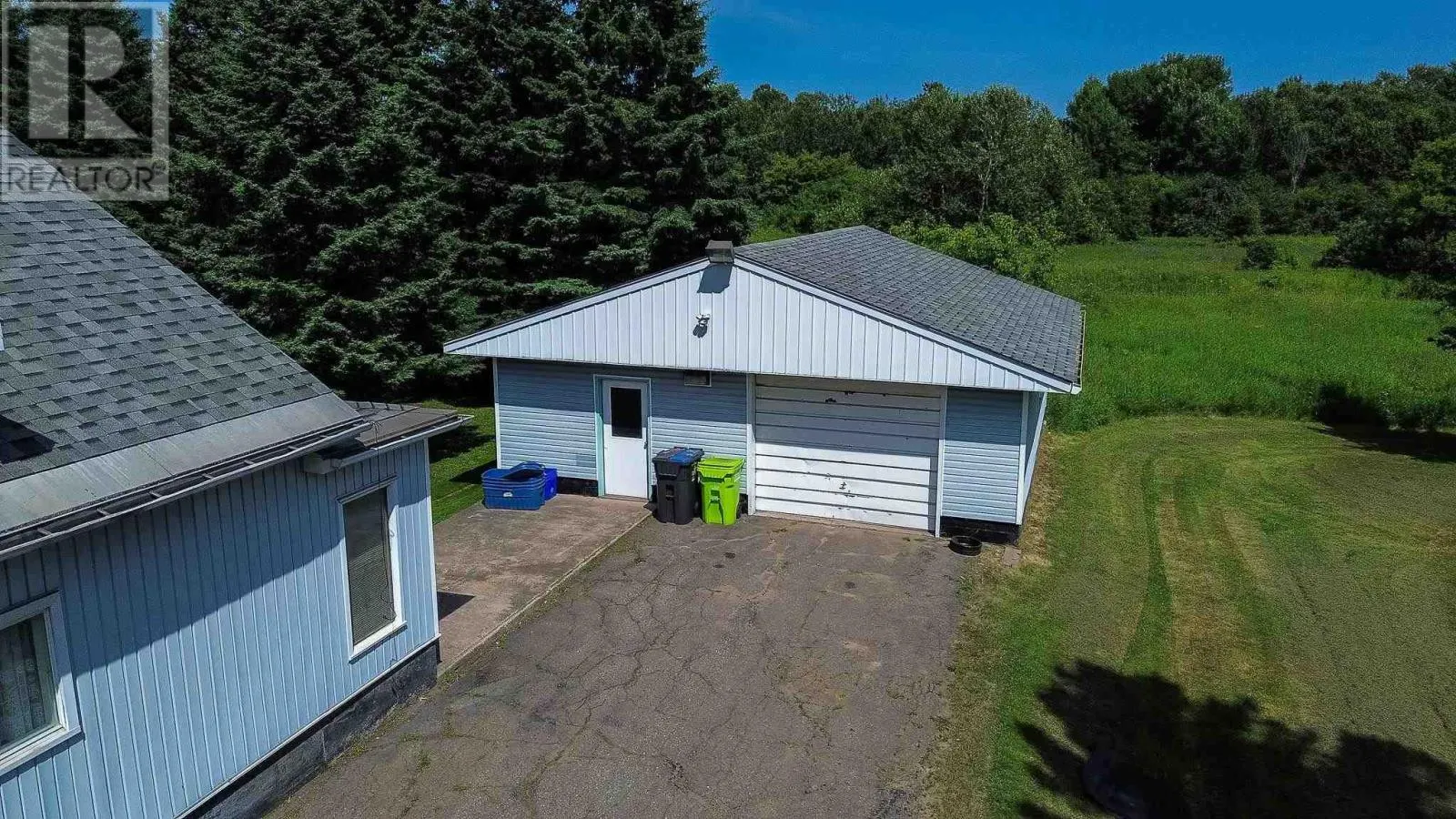 384 Laurier AVE