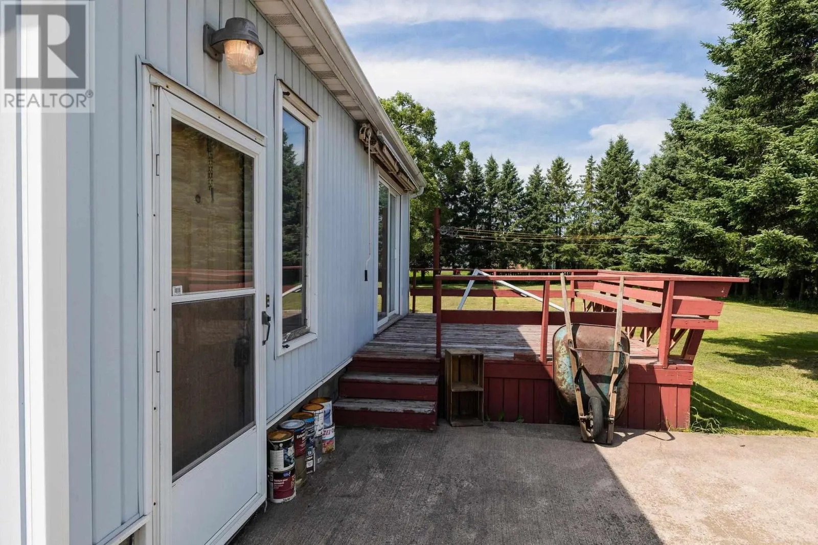 384 Laurier AVE