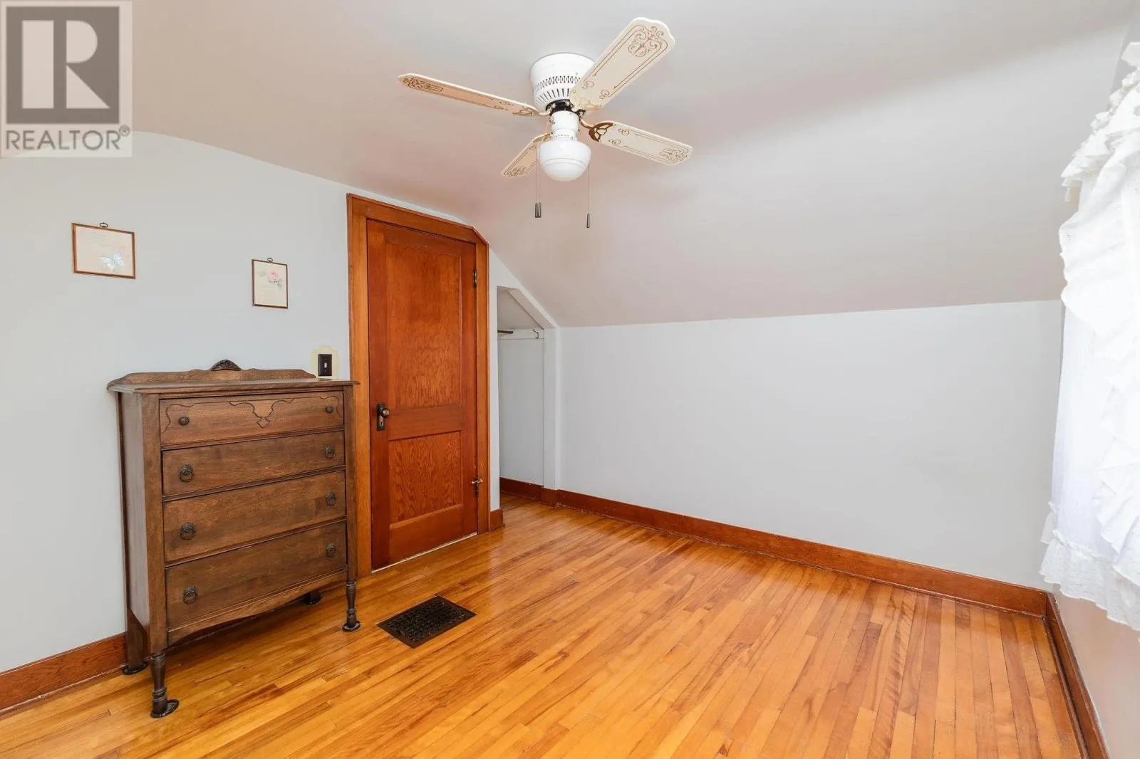384 Laurier AVE