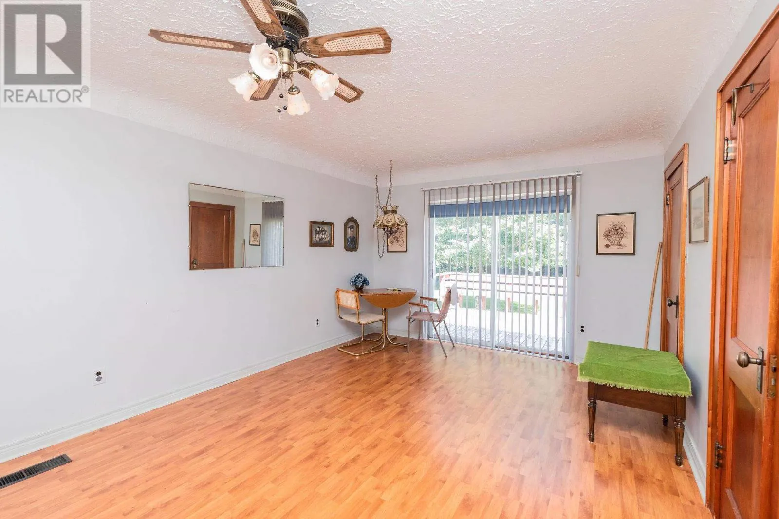 384 Laurier AVE