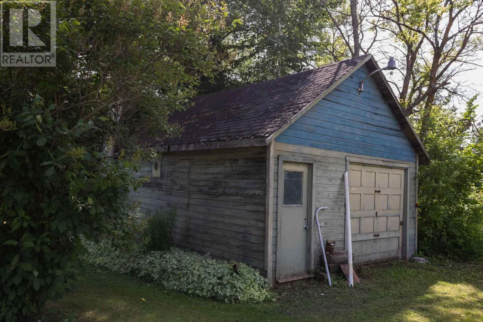 384 Laurier AVE