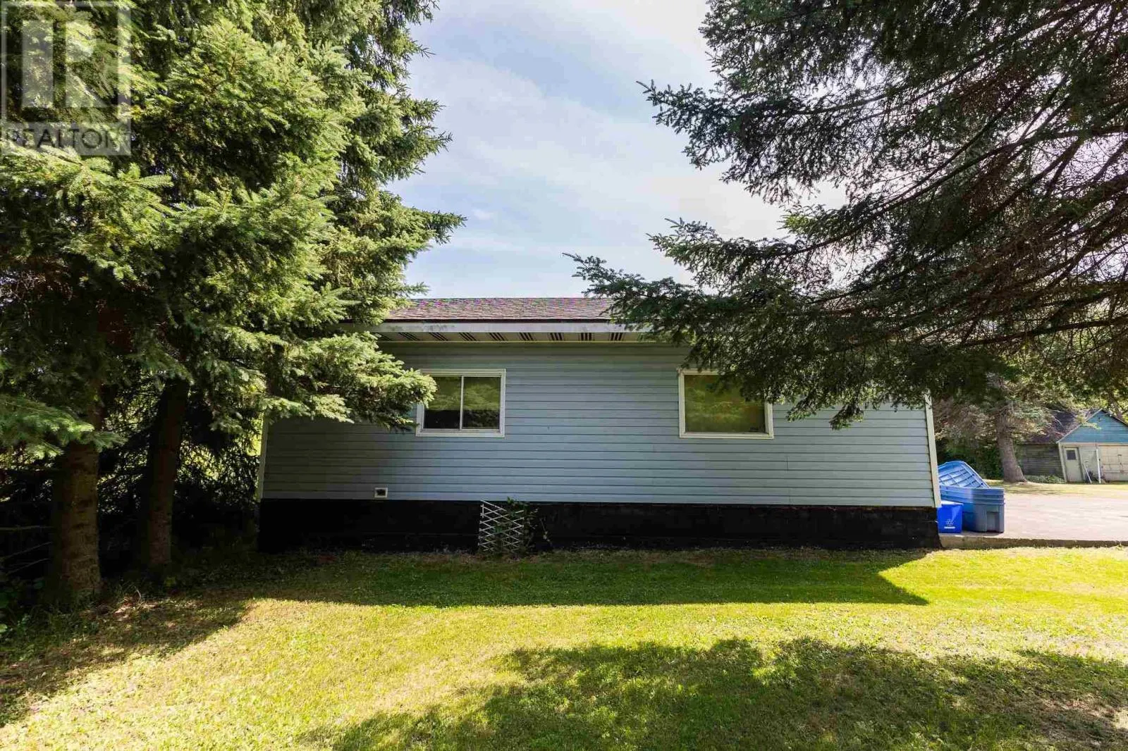 384 Laurier AVE