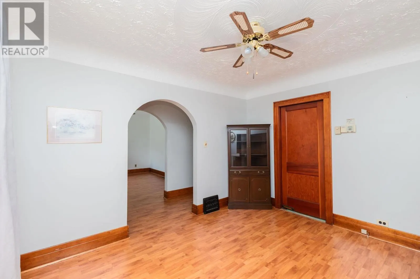 384 Laurier AVE