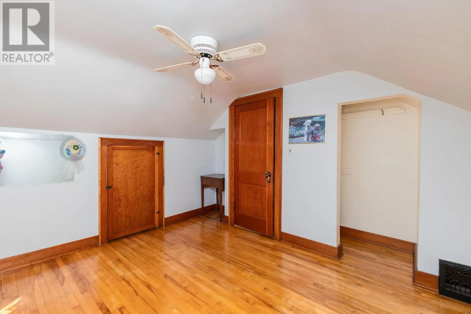 384 Laurier AVE