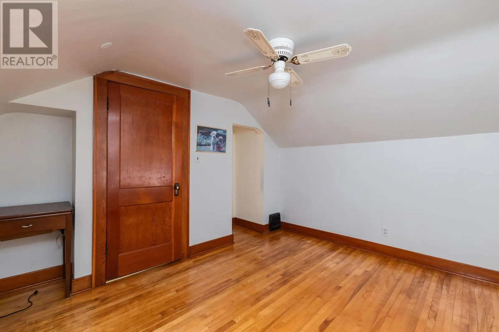 384 Laurier AVE