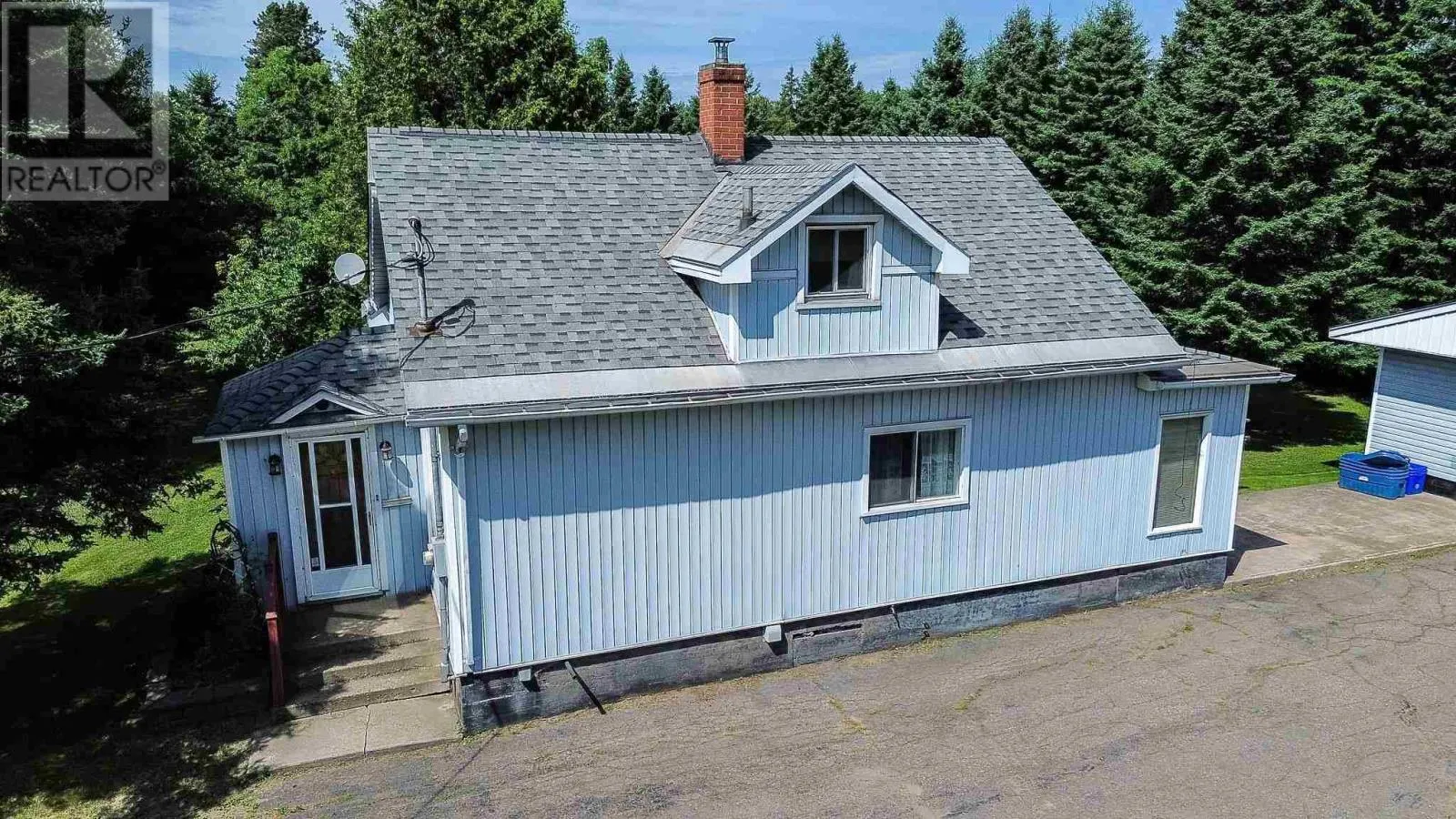 384 Laurier AVE