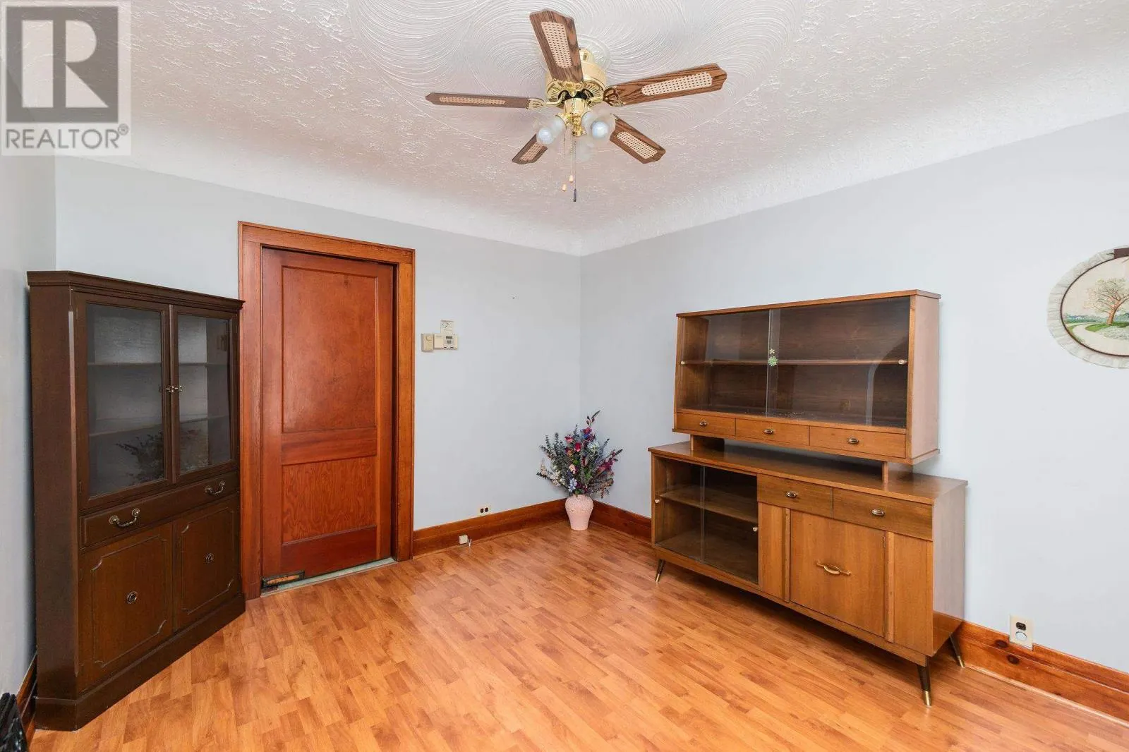 384 Laurier AVE