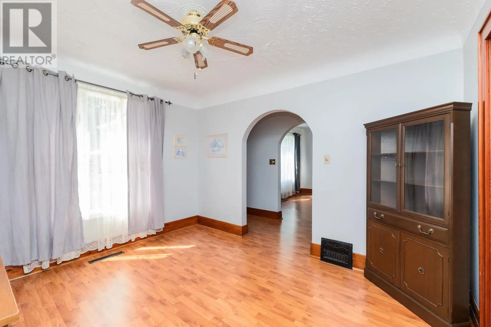 384 Laurier AVE