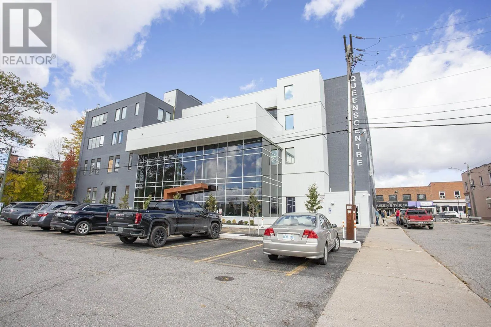 477 Queen ST E # 202