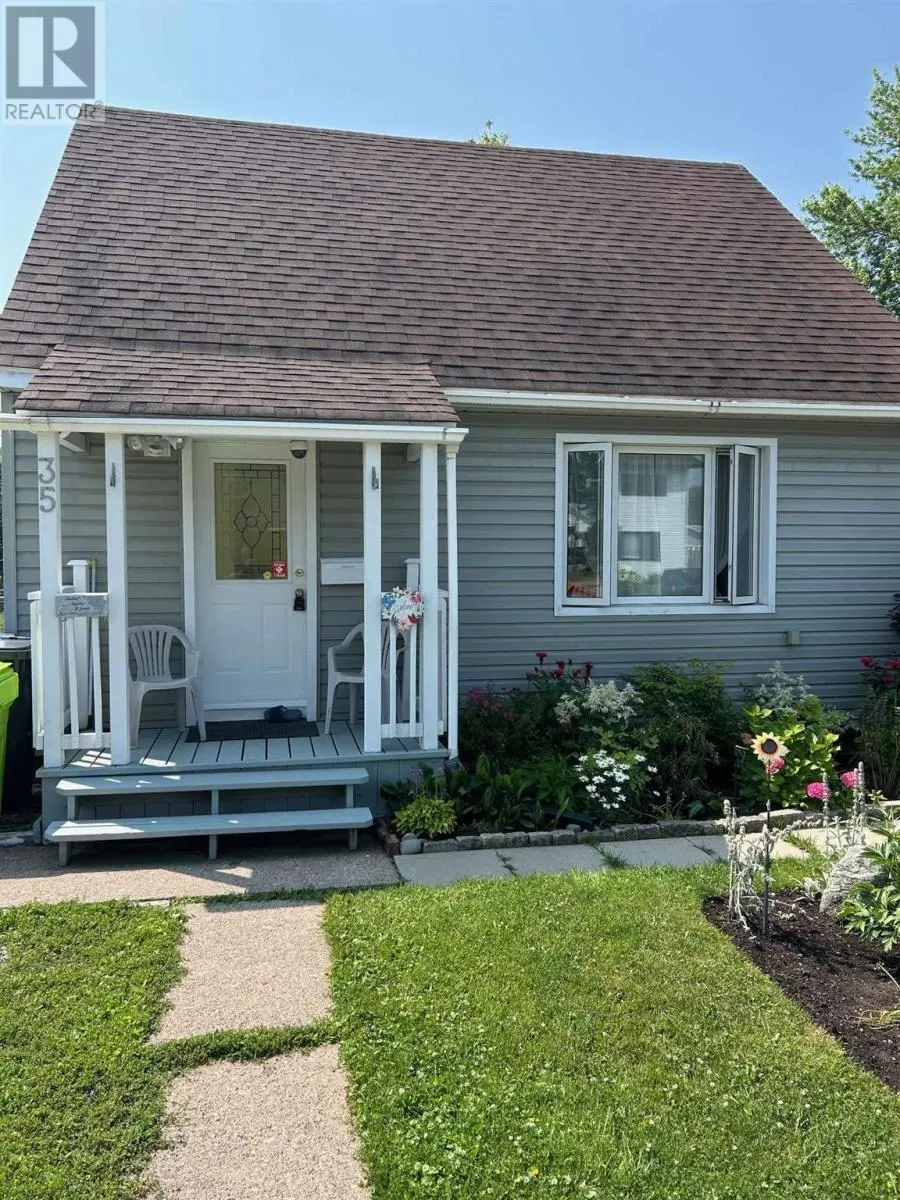 35 Montgomery AVE