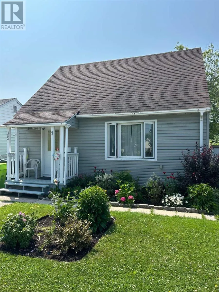 35 Montgomery AVE