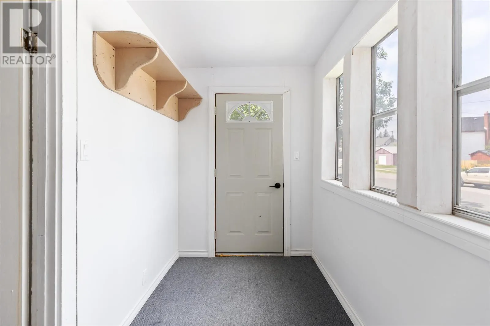 285 Douglas ST