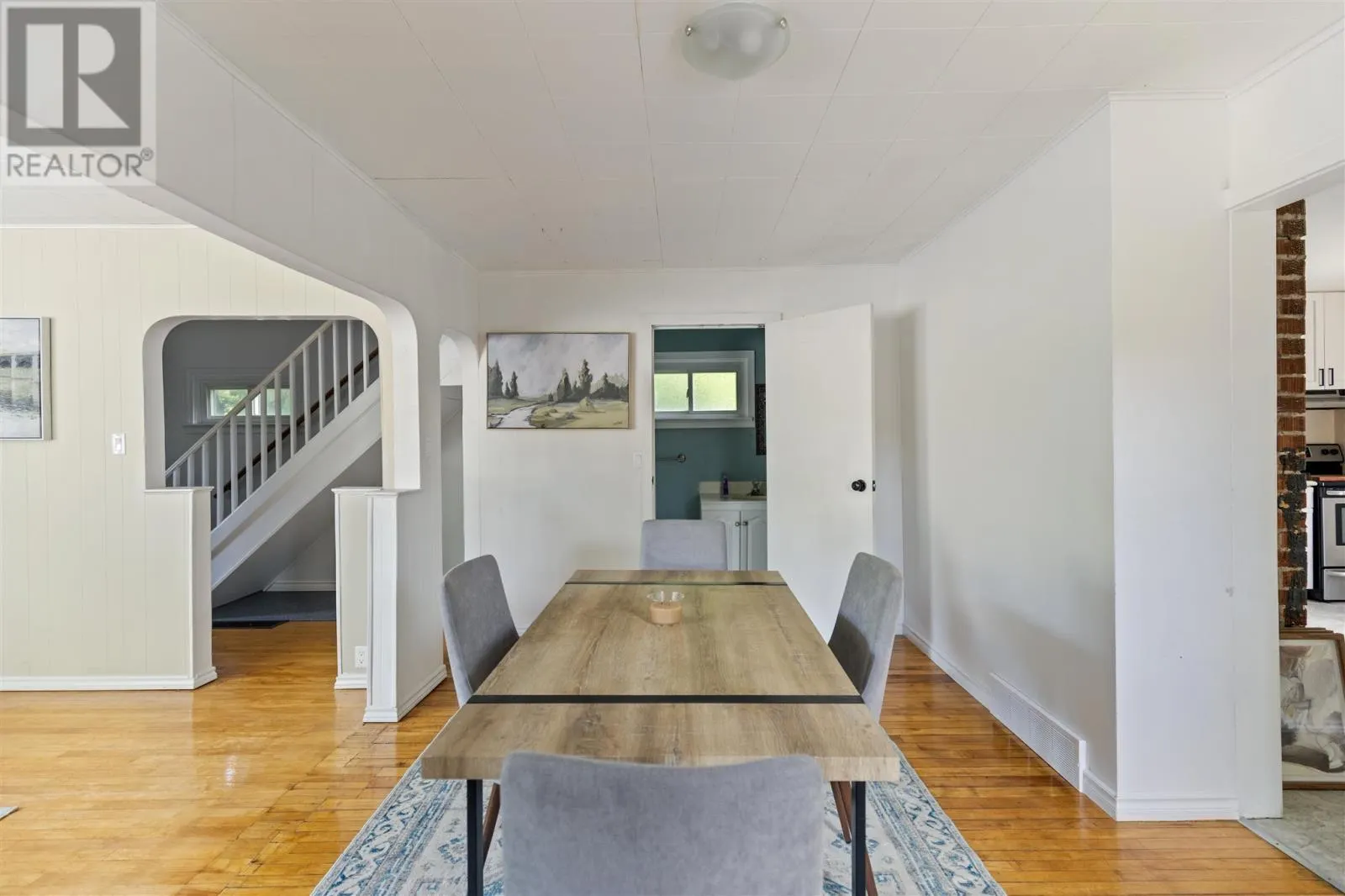 285 Douglas ST
