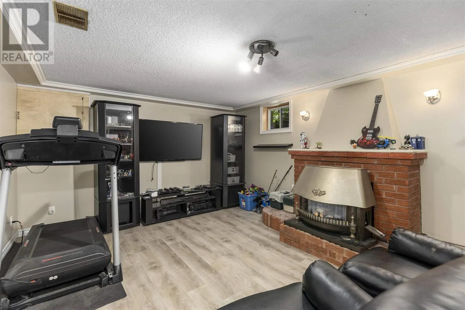 137 Prentice AVE