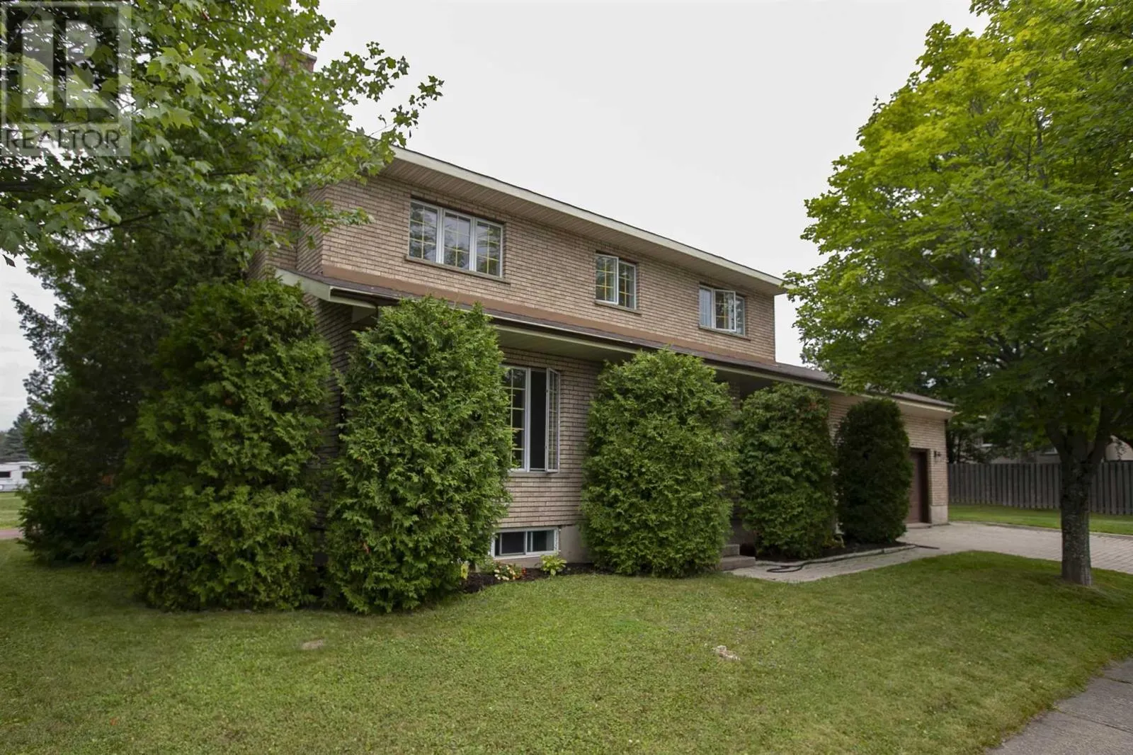 46 Mary AVE